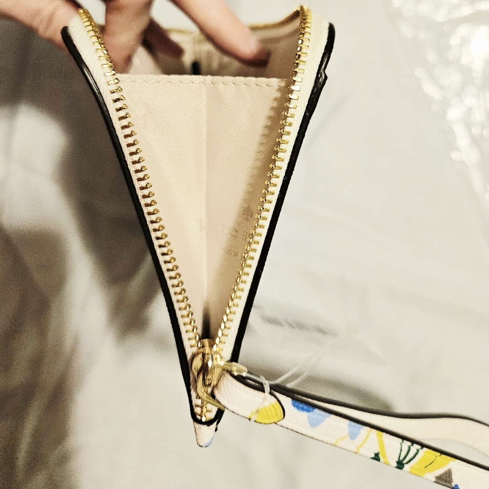 Kate Spade Wristlet OR Laptop/Tablet Sleeve, NWT - Picture 4 of 16